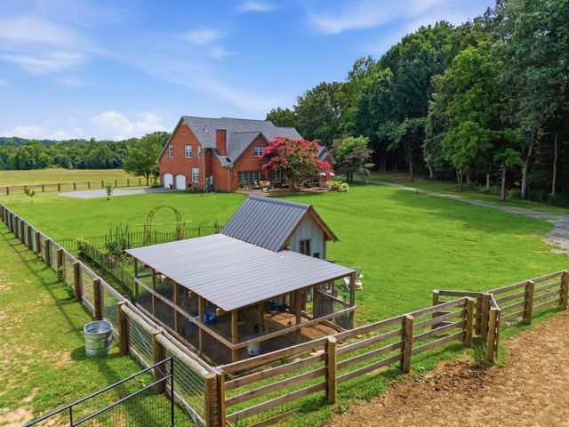 2404 Savage Creek Dr, Springfield, TN 37172