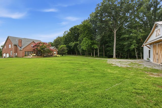 2404 Savage Creek Dr, Springfield, TN 37172