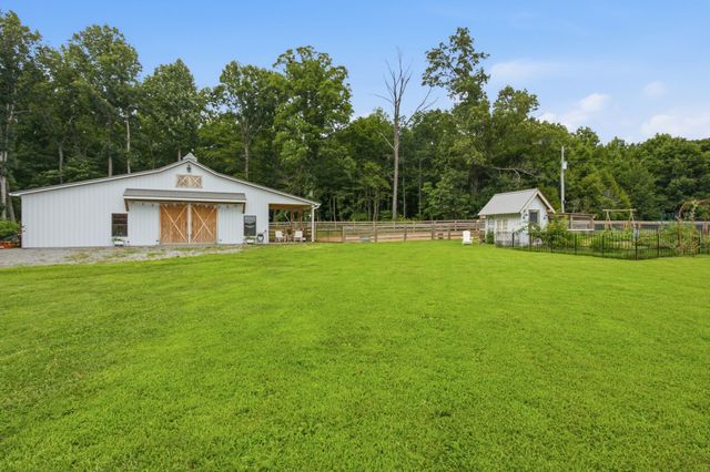 2404 Savage Creek Dr, Springfield, TN 37172