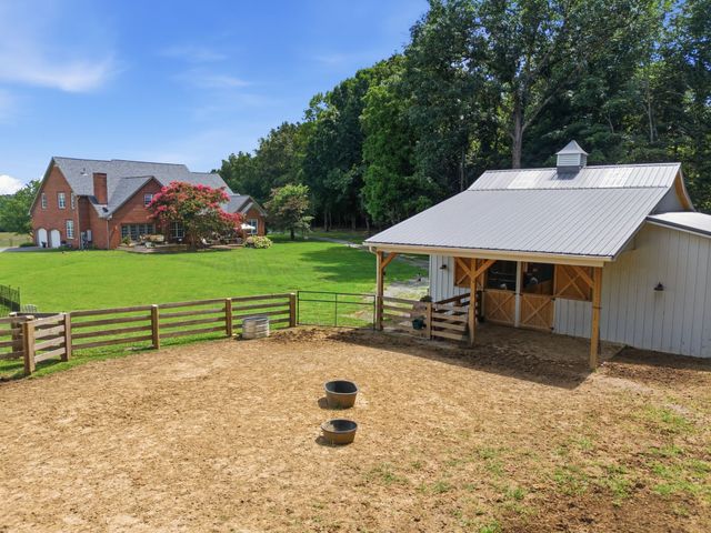 2404 Savage Creek Dr, Springfield, TN 37172