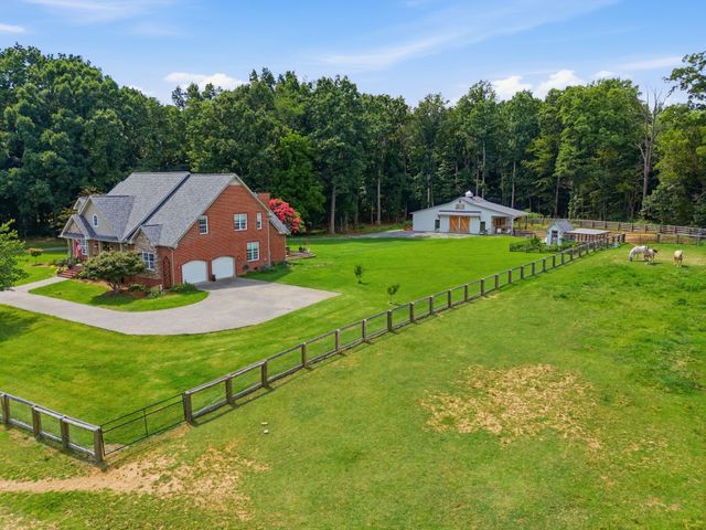 2404 Savage Creek Dr, Springfield, TN 37172