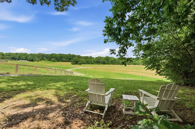 2404 Savage Creek Dr, Springfield, TN 37172