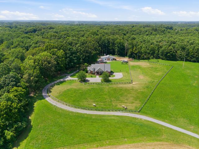 2404 Savage Creek Dr, Springfield, TN 37172