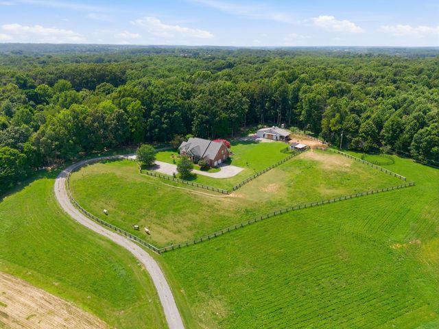 2404 Savage Creek Dr, Springfield, TN 37172