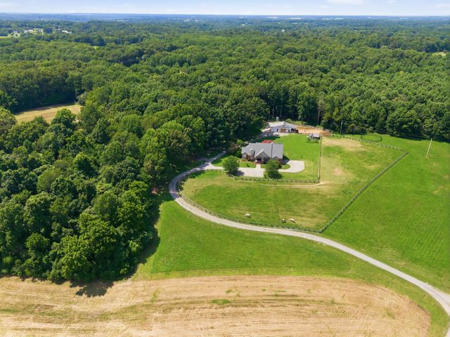 2404 Savage Creek Dr, Springfield, TN 37172