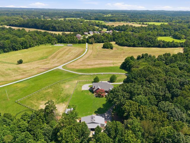 2404 Savage Creek Dr, Springfield, TN 37172