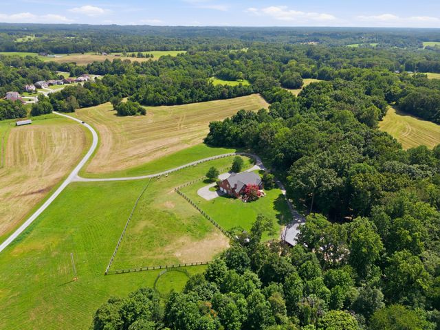 2404 Savage Creek Dr, Springfield, TN 37172