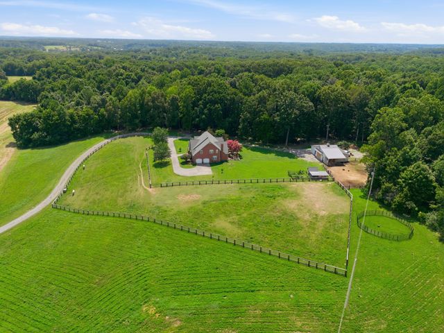 2404 Savage Creek Dr, Springfield, TN 37172