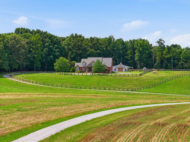 2404 Savage Creek Dr, Springfield, TN 37172