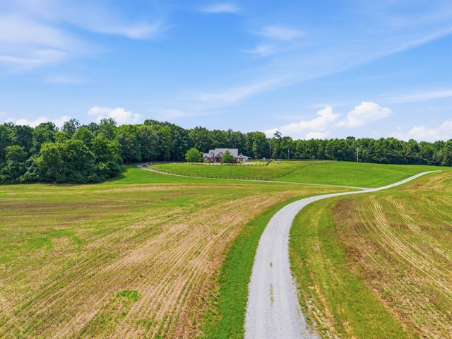 2404 Savage Creek Dr, Springfield, TN 37172