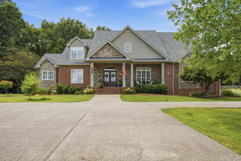 2404 Savage Creek Dr, Springfield, TN 37172