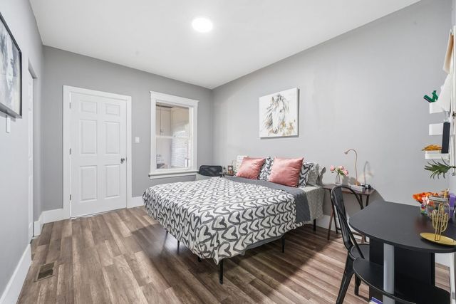 1518 E 73rd Place, Chicago, IL 60619