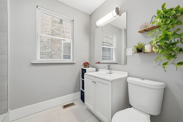 1518 E 73rd Place, Chicago, IL 60619
