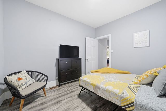 1518 E 73rd Place, Chicago, IL 60619