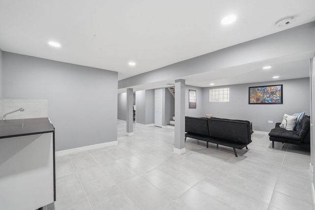 1518 E 73rd Place, Chicago, IL 60619