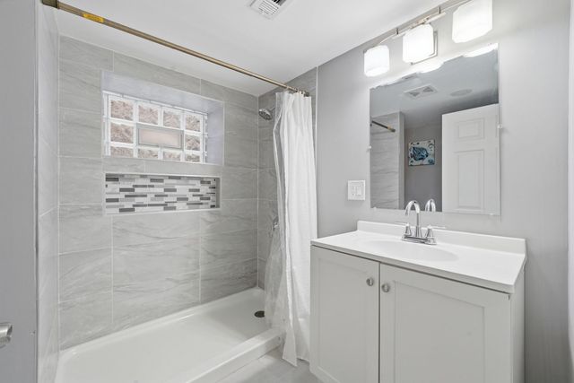 1518 E 73rd Place, Chicago, IL 60619