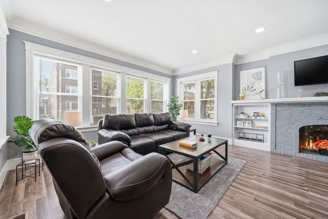 1518 E 73rd Place, Chicago, IL 60619
