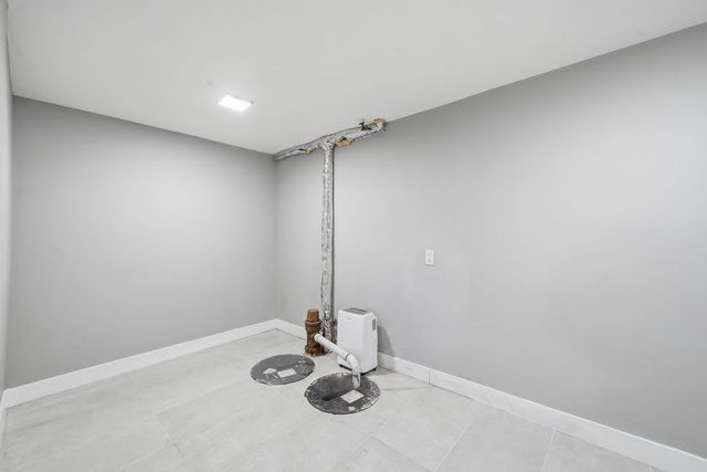1518 E 73rd Place, Chicago, IL 60619