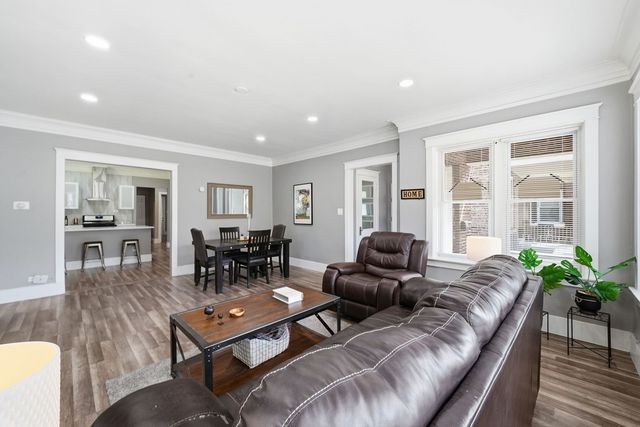 1518 E 73rd Place, Chicago, IL 60619