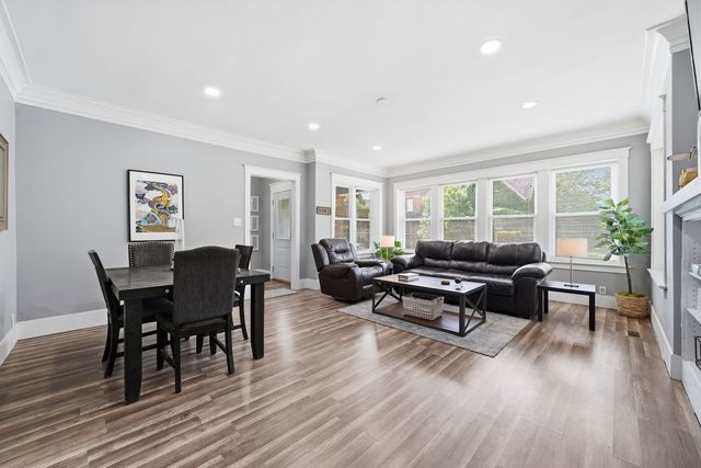 1518 E 73rd Place, Chicago, IL 60619