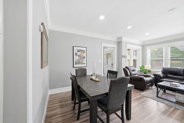 1518 E 73rd Place, Chicago, IL 60619
