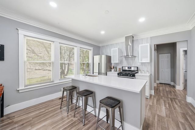 1518 E 73rd Place, Chicago, IL 60619