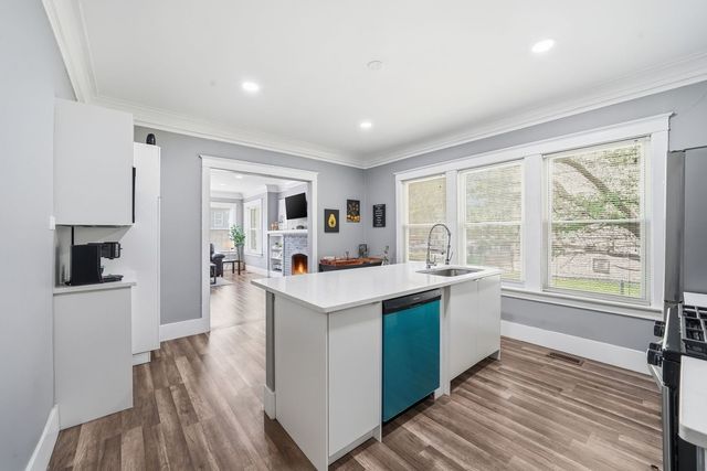 1518 E 73rd Place, Chicago, IL 60619