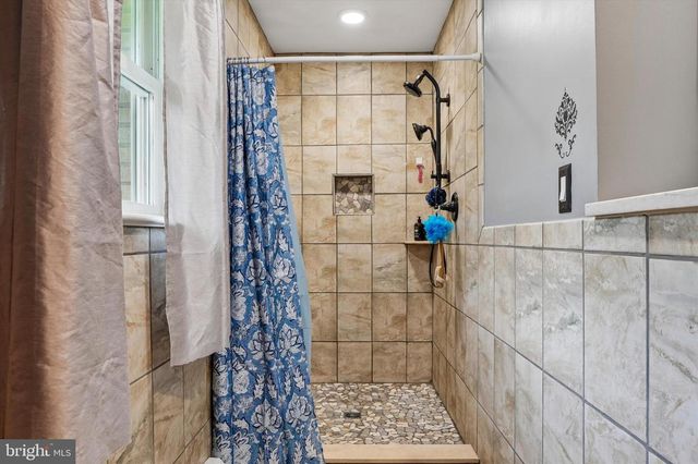 2380 WINDING RD, Quakertown, PA 18951