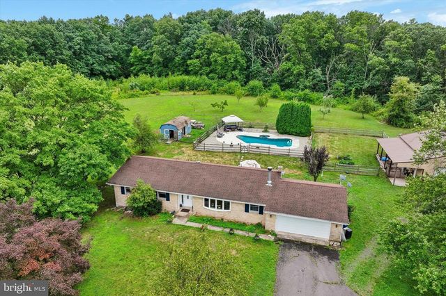2380 WINDING RD, Quakertown, PA 18951