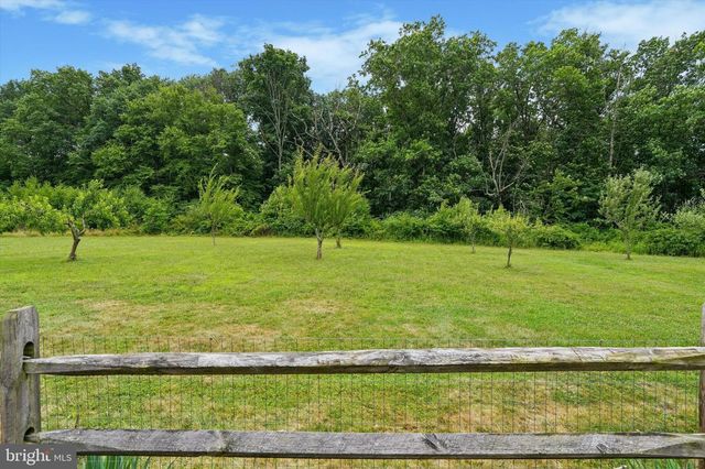 2380 WINDING RD, Quakertown, PA 18951