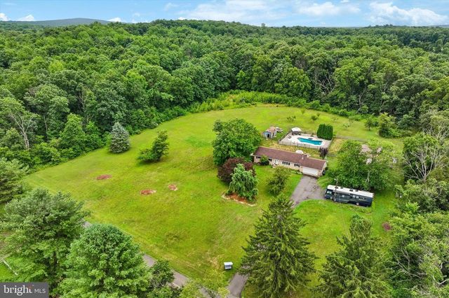 2380 WINDING RD, Quakertown, PA 18951