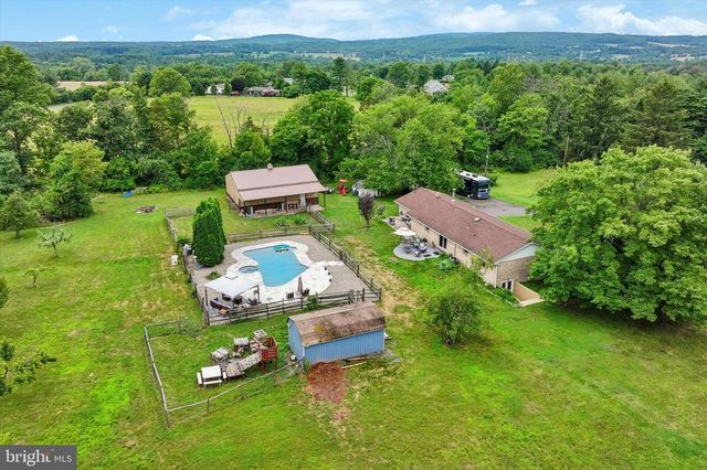 2380 WINDING RD, Quakertown, PA 18951