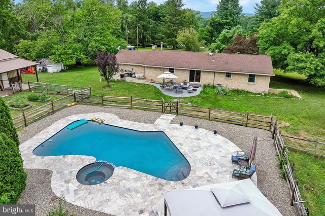 2380 WINDING RD, Quakertown, PA 18951