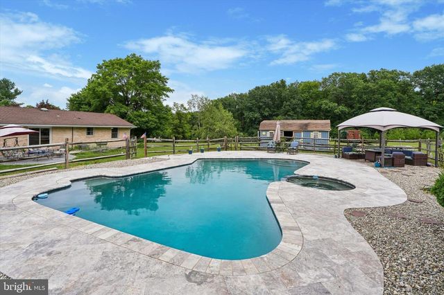 2380 WINDING RD, Quakertown, PA 18951