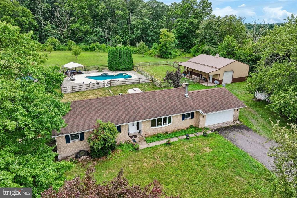 2380 WINDING RD, Quakertown, PA 18951