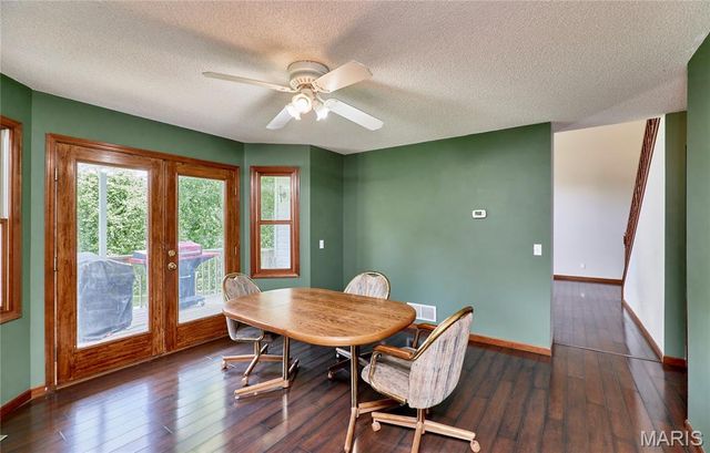 301 Country View Drive, Winfield, MO 63389