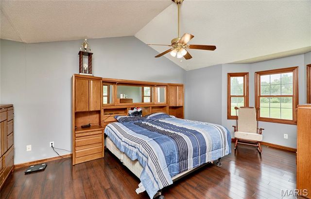 301 Country View Drive, Winfield, MO 63389