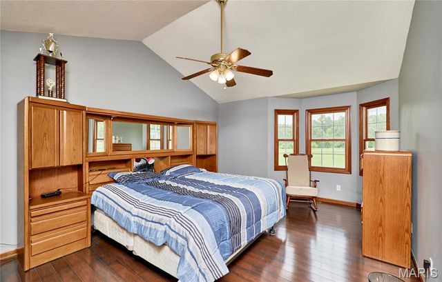 301 Country View Drive, Winfield, MO 63389