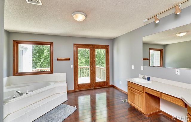 301 Country View Drive, Winfield, MO 63389