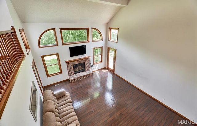301 Country View Drive, Winfield, MO 63389