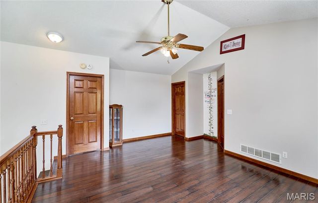 301 Country View Drive, Winfield, MO 63389