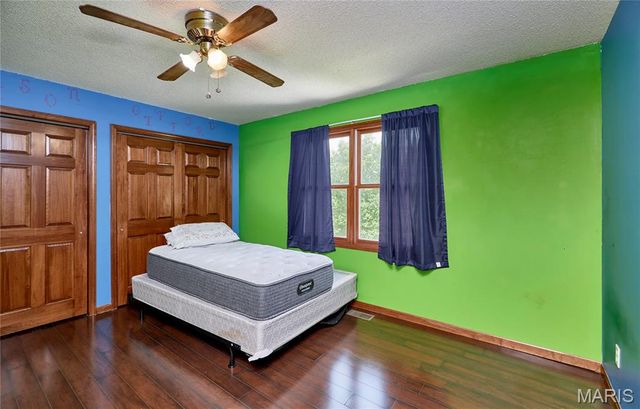 301 Country View Drive, Winfield, MO 63389
