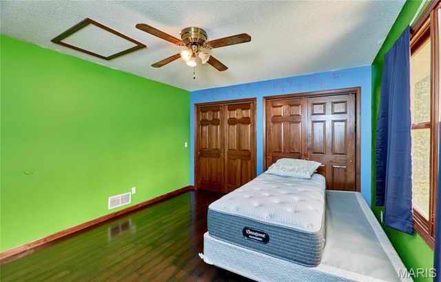 301 Country View Drive, Winfield, MO 63389