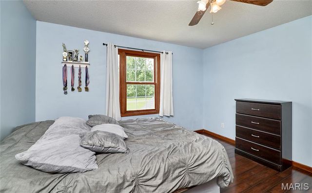301 Country View Drive, Winfield, MO 63389