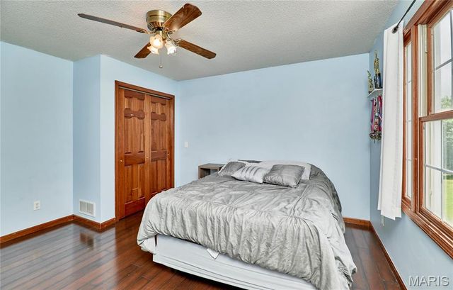 301 Country View Drive, Winfield, MO 63389