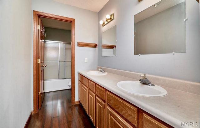 301 Country View Drive, Winfield, MO 63389