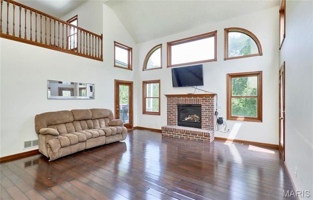 301 Country View Drive, Winfield, MO 63389