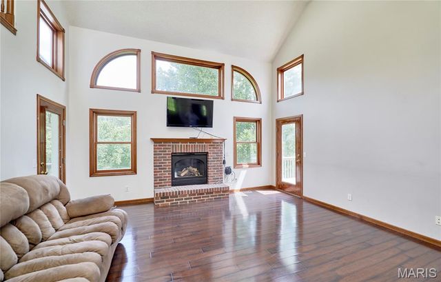 301 Country View Drive, Winfield, MO 63389