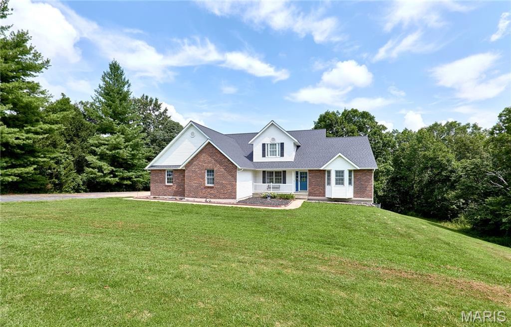 301 Country View Drive, Winfield, MO 63389