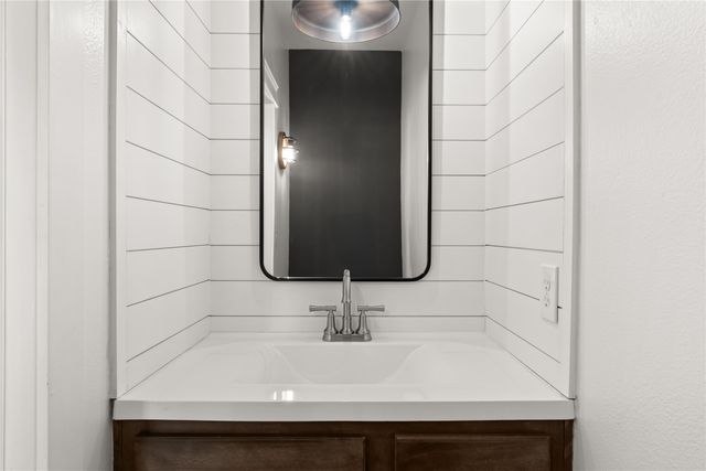 1001 SE Crawford Court, Ankeny, IA 50021